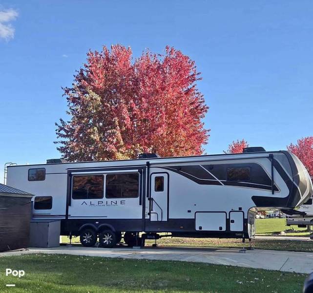 2024 Keystone Avalanche 390DS, $ 75,000