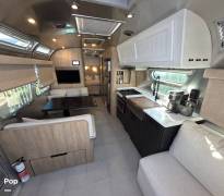 2022 Airstream Pottery Barn 28RBQ, $ 117,000