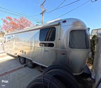 2022 Airstream Pottery Barn 28RBQ, $ 117,000