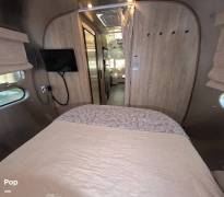 2022 Airstream Pottery Barn 28RBQ, $ 117,000