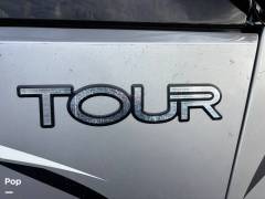 2009 Winnebago Tour 40KD, $ 73,000