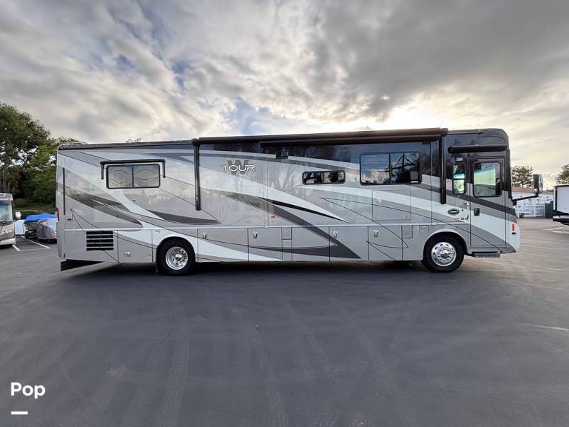 2009 Winnebago Tour 40KD, $ 73,000
