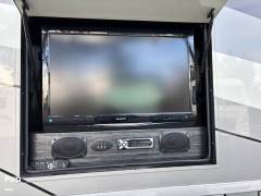 2009 Winnebago Tour 40KD, $ 73,000