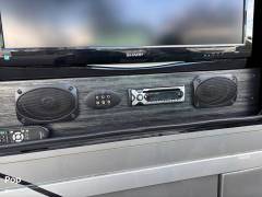 2009 Winnebago Tour 40KD, $ 73,000