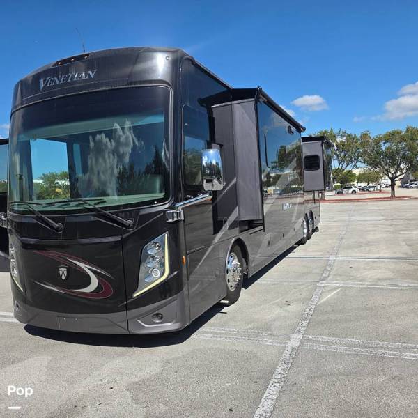 2021 Thor Motor Coach Venetian B42, $ 294,900