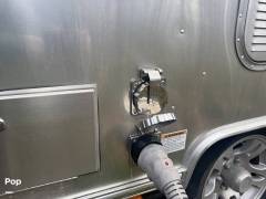 2020 Airstream Classic 30RB Twin, $ 88,999