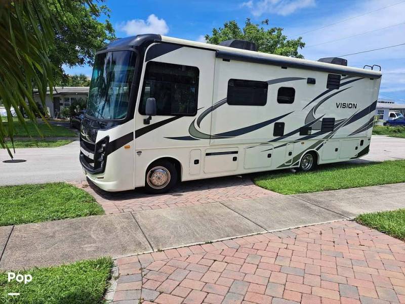 2021 Entegra Vision 29S, $ 70,000