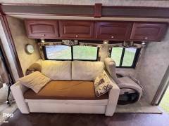 2012 Winnebago Sightseer 33C, $ 45,000