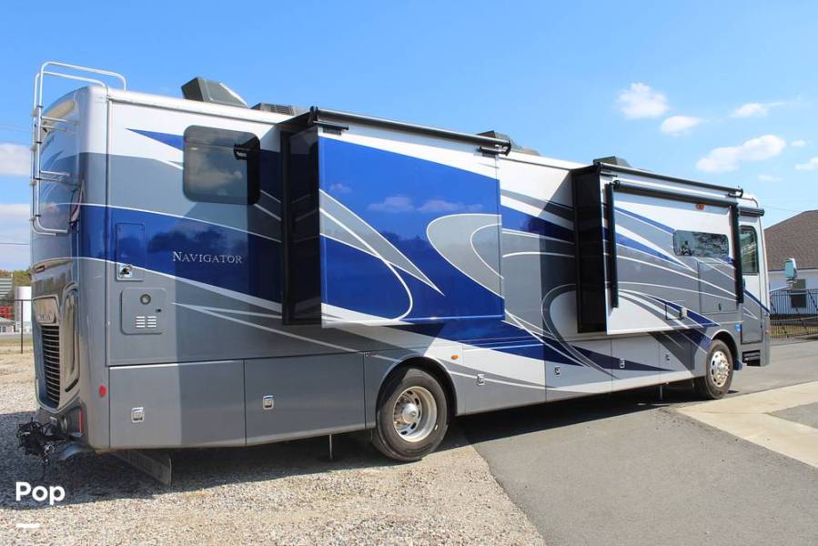 2020 Holiday Rambler Navigator 38K, $ 169,000