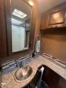 2018 Thor Motor Coach Hurricane 34J, $ 77,800