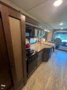2018 Thor Motor Coach Hurricane 34J, $ 77,800