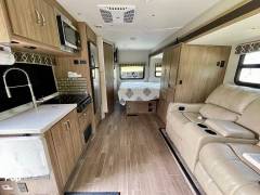 2019 Dynamax Isata 3 24FW Mercedes, $ 69,000