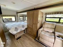 2019 Dynamax Isata 3 24FW Mercedes, $ 69,000