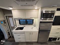 2021 Tiffin Wayfarer 25RW, $ 99,000