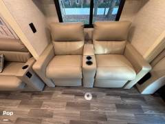 2021 Tiffin Wayfarer 25RW, $ 99,000