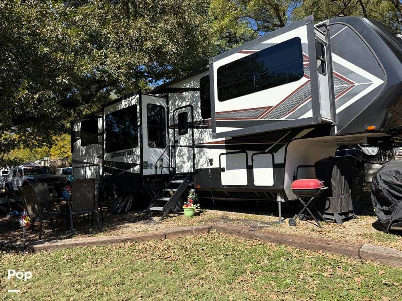 2020 Grand Design Momentum 376TH, $ 72,000