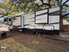 2020 Grand Design Momentum 376TH, $ 72,000