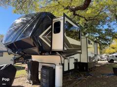 2020 Grand Design Momentum 376TH, $ 72,000