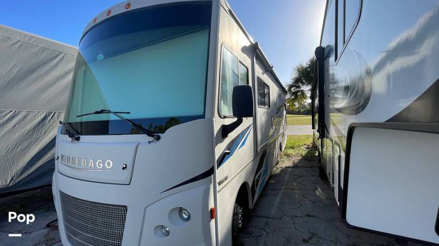 2019 Winnebago Sunstar 29VE, $ 72,000
