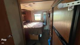 2019 Winnebago Sunstar 29VE, $ 72,000
