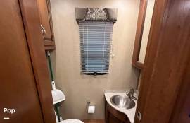 2017 Fleetwood Bounder 34T, $ 65,000
