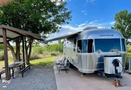 2022 Airstream Flying Cloud 25FB Twin, $ 82,900