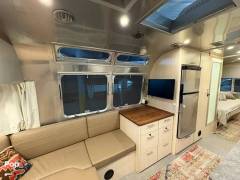2022 Airstream Flying Cloud 25FB Twin, $ 82,900