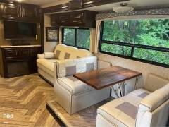 2019 Thor Motor Coach Miramar 37.1, $ 128,000