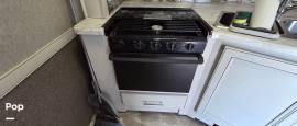 2023 Fleetwood Flair 28A, $ 104,000