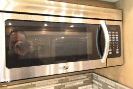 2019 Fleetwood Discovery 38K, $ 145,900