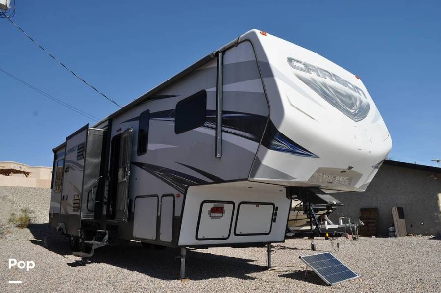 2016 Keystone Carbon 327, $ 35,000