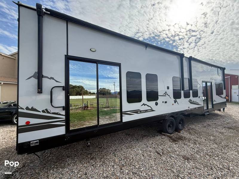 2024 Cherokee Timberwolf 39ALBL BLACK LABEL EDITIO, $ 74,900