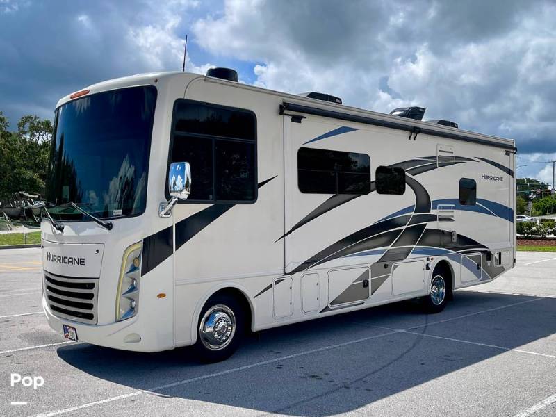 2022 Thor Motor Coach Hurricane 29M, $ 95,000
