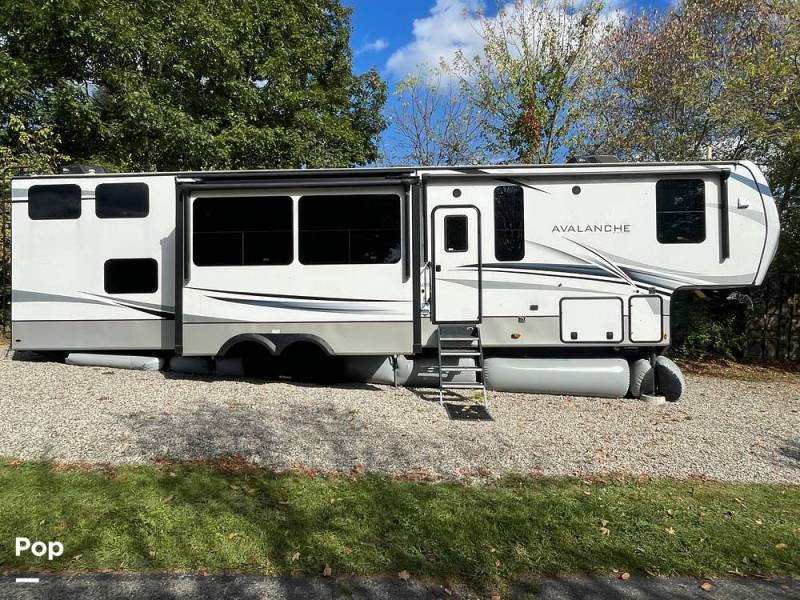 2022 Keystone Avalanche 390DS, $ 65,900