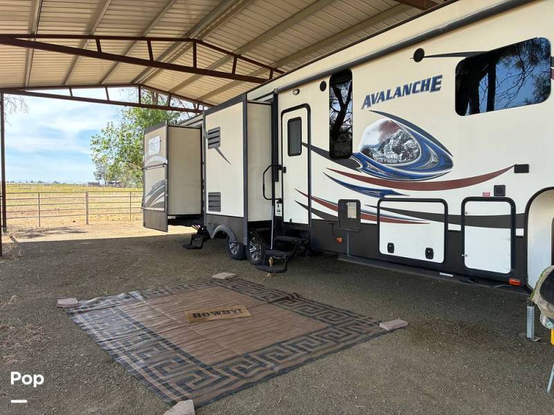 2015 Keystone Avalanche 361TG, $ 29,999