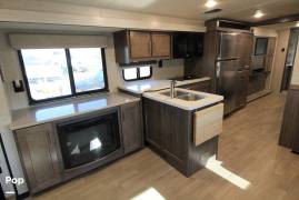 2021 Winnebago Adventurer 36Z, $ 129,000