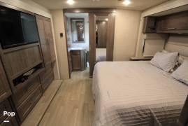 2021 Winnebago Adventurer 36Z, $ 129,000