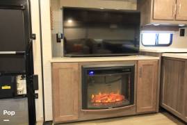 2021 Winnebago Adventurer 36Z, $ 129,000