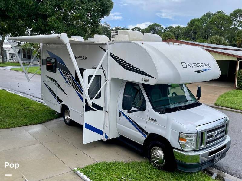 2021 Thor Motor Coach Daybreak 22GO, $ 65,000
