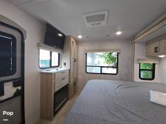 2024 Winnebago Voyage 3235FK, $ 39,000