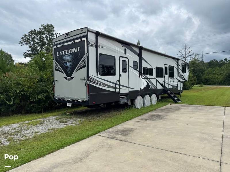2020 Heartland Cyclone 4101, $ 62,000