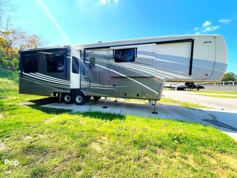 2022 DRV Mobile Suites 39DBRS3, $ 116,000