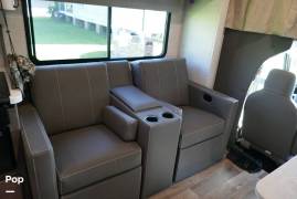 2022 Winnebago Minnie Winnie 31H, $ 95,000
