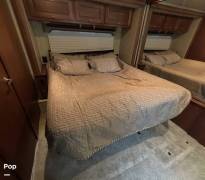 2011 Itasca Meridian V Class 39N, $ 79,000