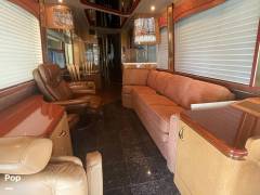2001 Prevost Marathon H3-45, $ 249,000