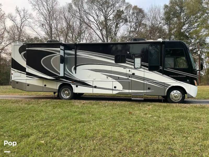 2014 Thor Motor Coach Challenger 36FD, $ 49,995