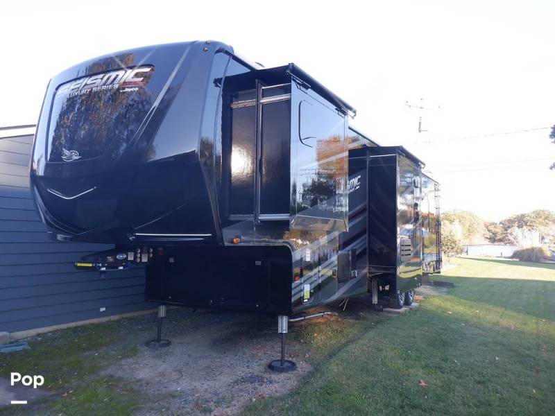 2023 Jayco Seismic 3512, $ 98,000
