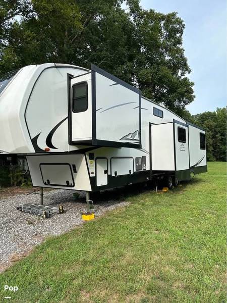 2022 East To West RV Tandara 386MB-OK, $ 45,500