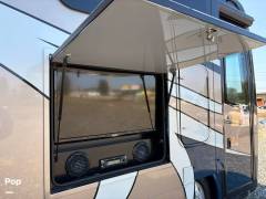 2018 NeXus RV Bentley 34B, $ 124,000