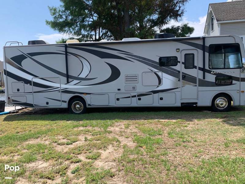 2014 Thor Motor Coach Hurricane 34F, $ 61,200